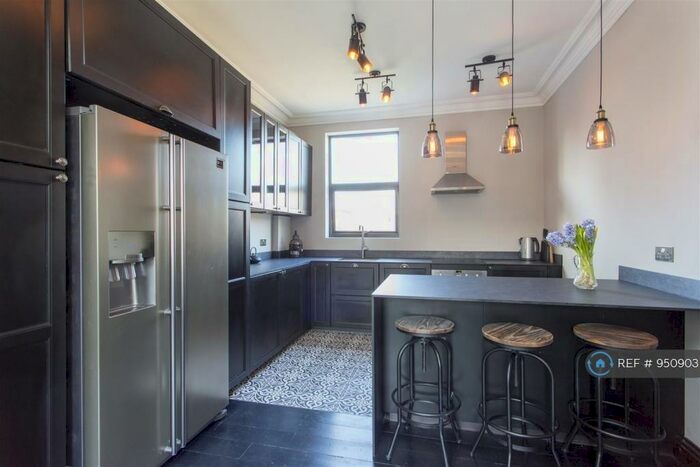 3 Bedroom Flat To Rent In Darville Road, London, N16