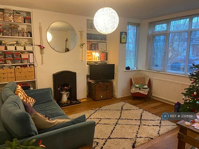 2 Bedroom Flat To Rent In London, London, N8
