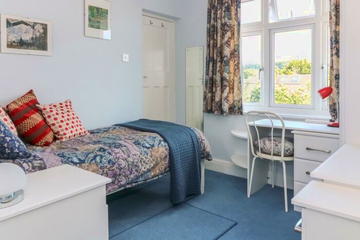 Flat To Rent In Eynsham Road Botley, OX2