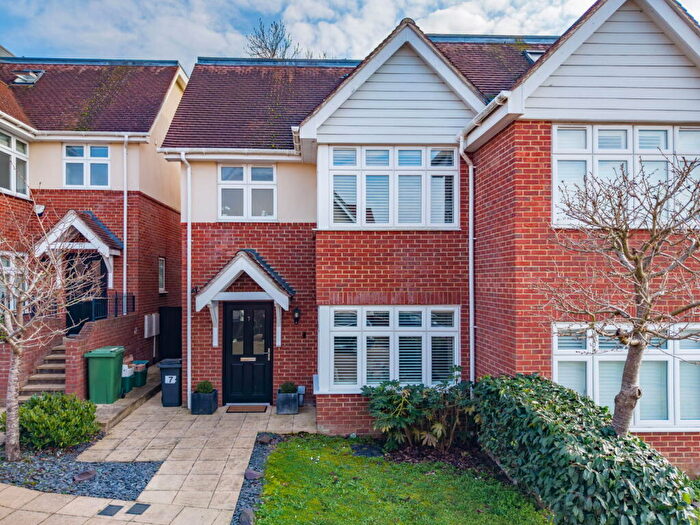 4 Bedroom Semi Detached House For Sale In Milverton Place, Bromley, BR1