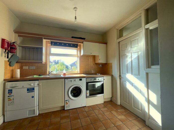 4 Bedroom Semi-Detached House To Rent In Redcatch Road, Bedminster, Bristol, BS3