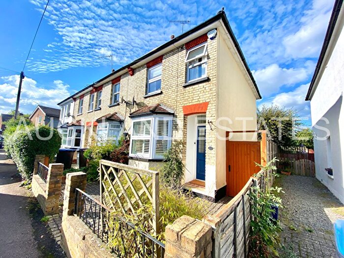 2 Bedroom Cottage For Sale In Coopers Road, Potters Bar, EN6