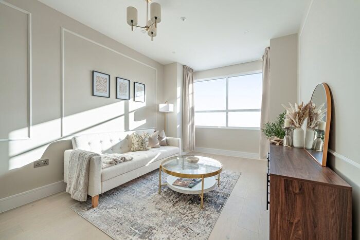 2 Bedroom Flat To Rent In Raffles Hosue, Brampton Grove, Hendon, NW4