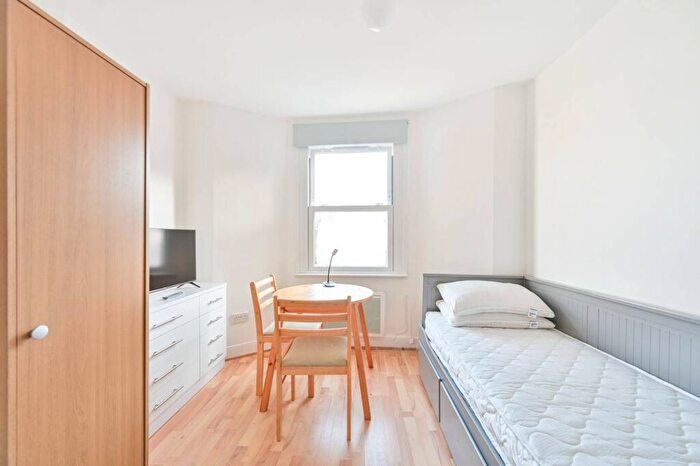 Studio For Sale In Buxton Road, Willesden Green, London, NW2