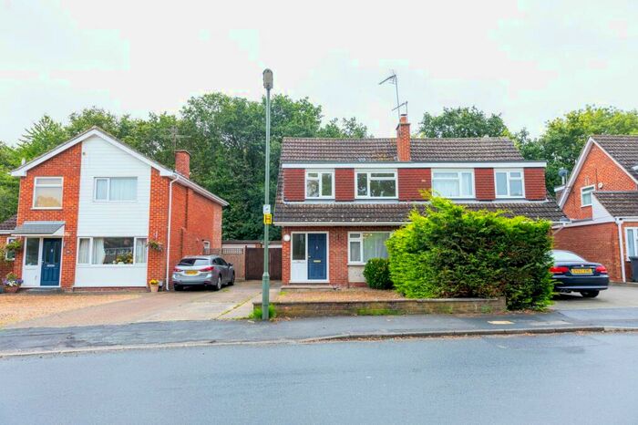 3 Bedroom Semi-Detached House To Rent In Grange Road, Guildford, GU2
