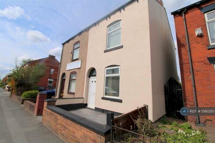 2 Bedroom Semi-Detached House To Rent In Oldham Road, Failsworth, Manchester, M35