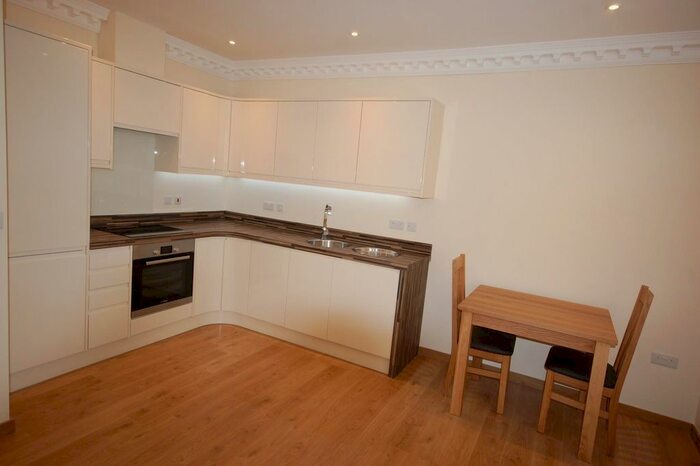 1 Bedroom Flat To Rent In Castle Crescent, Reading, RG1