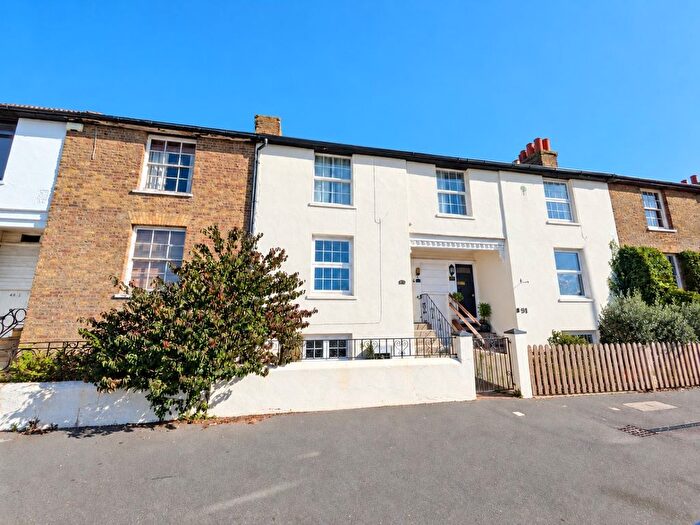 2 Bedroom Maisonette For Sale In Eastern Esplanade, Southend-On-Sea, Essex, SS1
