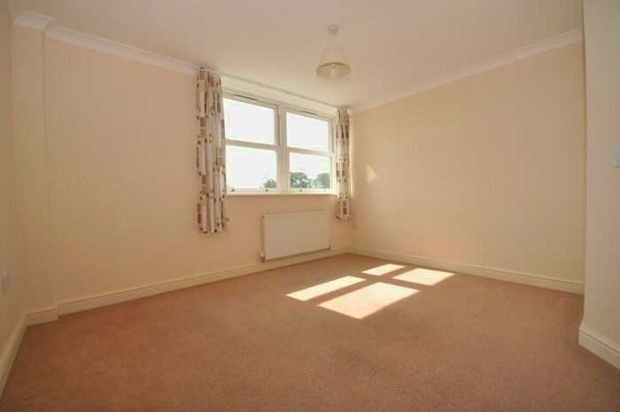 2 Bedroom Apartment To Rent In Crow Lane, Rochester, ME1