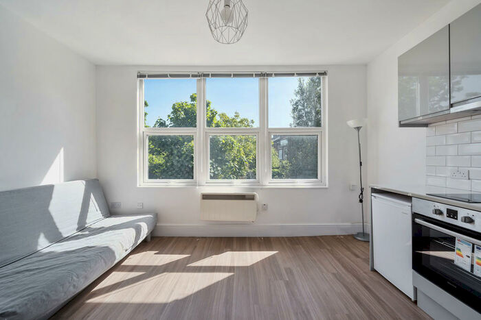 Apartment To Rent In Tetherdown, Muswell Hill, London, N10