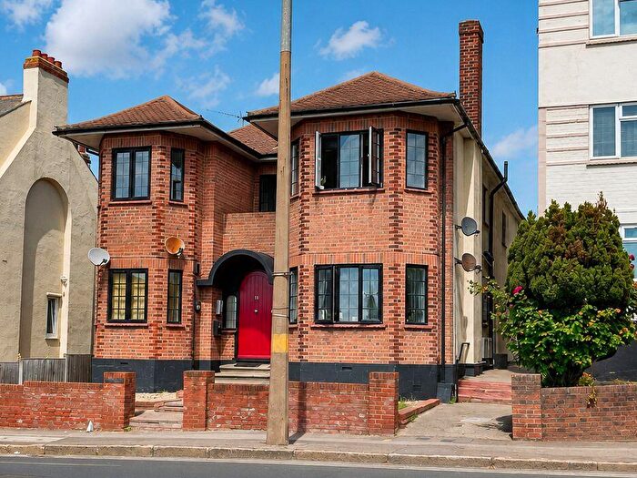 2 Bedroom Flat For Sale In Station Road, Westcliff-On-Sea, SS0