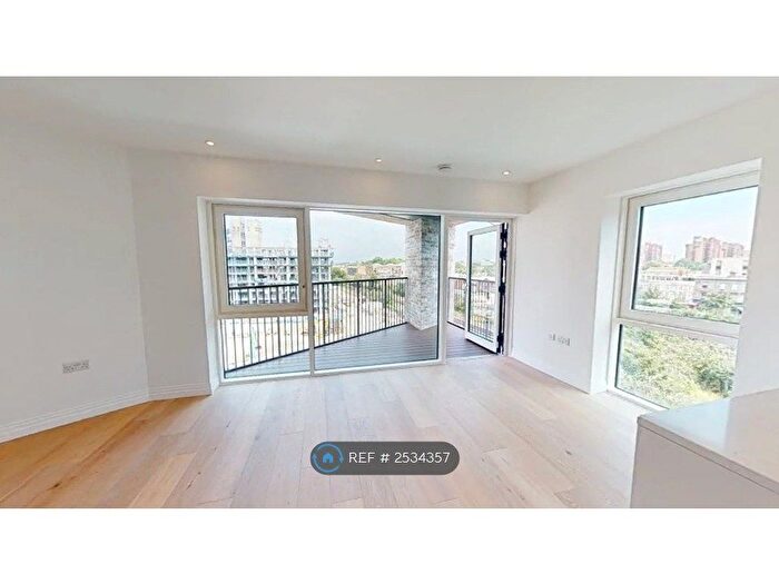 2 Bedroom Flat To Rent In Chelsea Creek, London, SW6