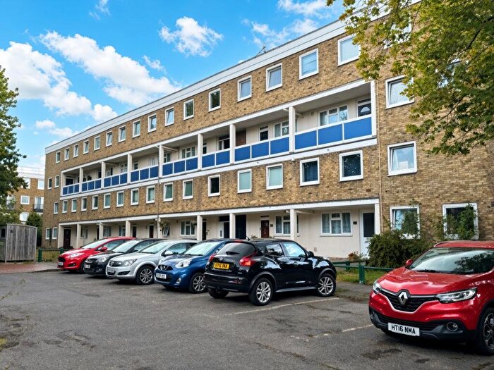 3 Bedroom Flat To Rent In Perry Gardens, Poole, Bournemouth Christchurch Poole, BH15
