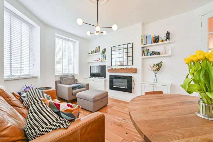 3 Bedroom Flat To Rent In Townshend Court, , St John's Wood, London, NW8