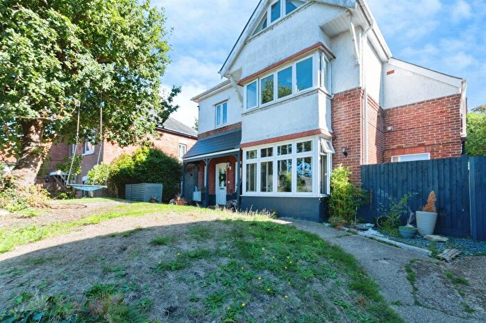 2 Bedroom Flat For Sale In St. Albans Crescent, Bournemouth, BH8
