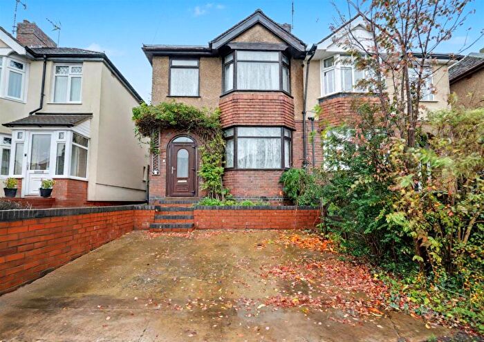 3 Bedroom Semi Detached House For Sale In Castle Road, Nuneaton, CV10