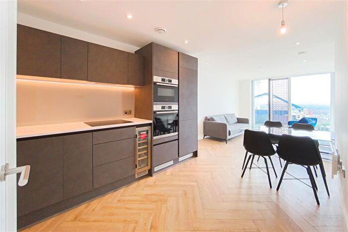 1 Bedroom Apartment To Rent In Elizabeth Tower, M15