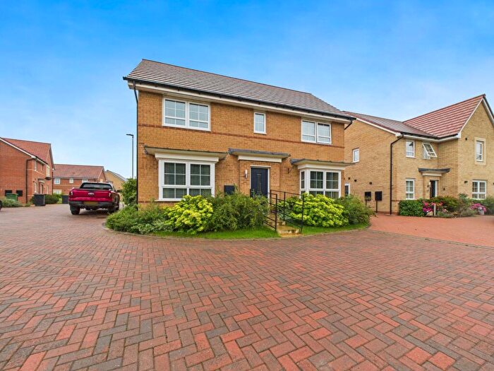 4 Bedroom Detached House For Sale In Broadstone Drive, Hampton Water, PE7