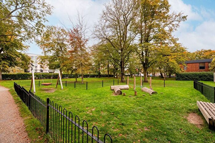 2 Bedroom Flat For Sale In Hayes Village, Hayes, UB3