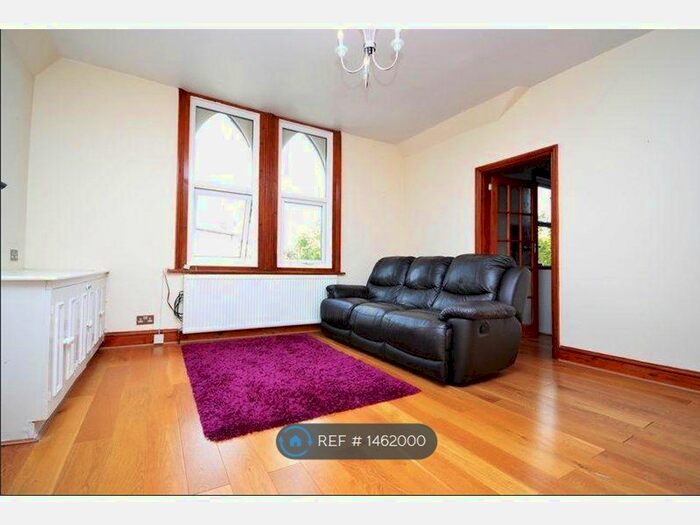 2 Bedroom Flat To Rent In Cavendish Road, Clapham South, SW12