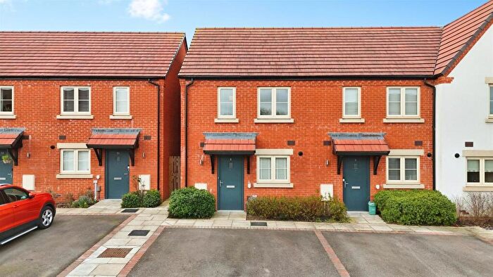 2 Bedroom End Of Terrace House For Sale In Whitehead Close, Radford Semele, Leamington Spa, CV31
