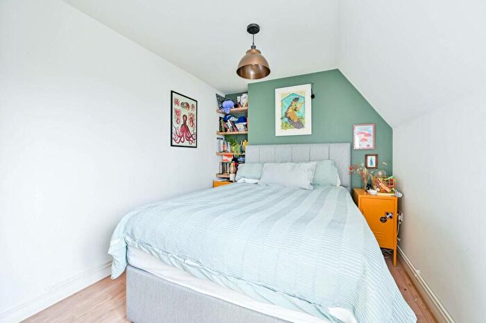 2 Bedroom Flat For Sale In Goldwell House, East Dulwich, London, SE22