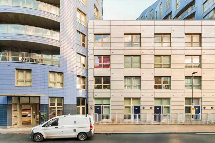 Flat For Sale In Queensland Road, Holloway, N7