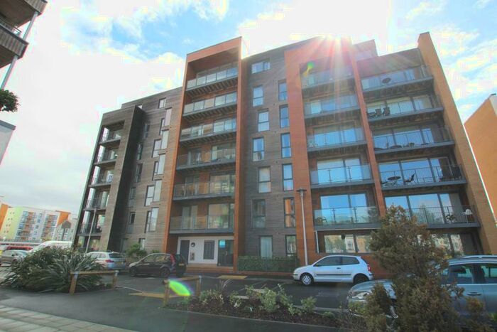 2 Bedroom Apartment To Rent In Newfoundland Way - Portishead Marina, BS20
