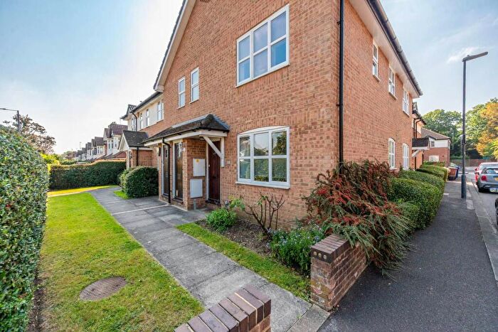 1 Bedroom Flat For Sale In Tanworth Gardens, Pinner, HA5