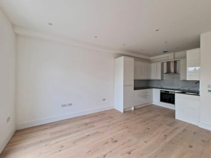 2 Bedroom Flat To Rent In High Road, Harrow, HA3