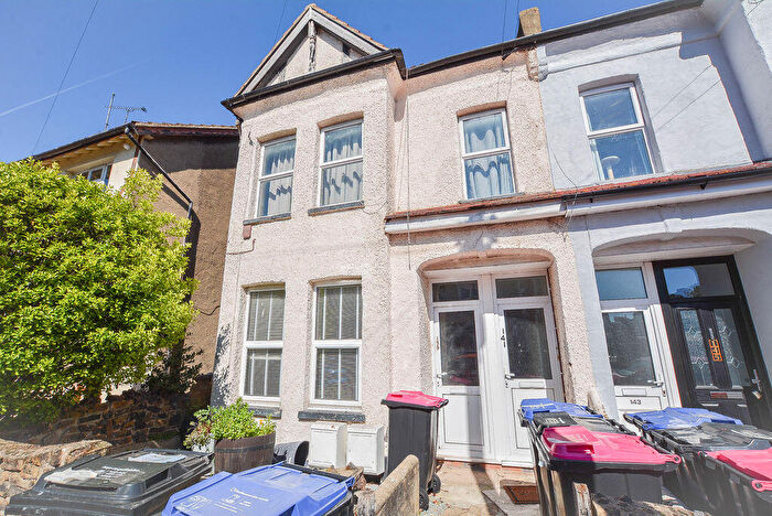2 Bedroom Flat For Sale In Stornoway Road, Southend-On-Sea, SS2