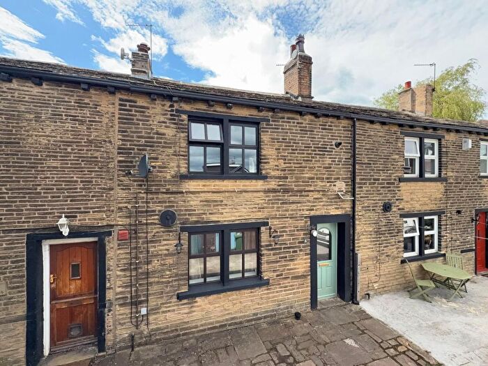 2 Bedroom Terraced House For Sale In Womersley Place, Stanningley, Pudsey, LS28