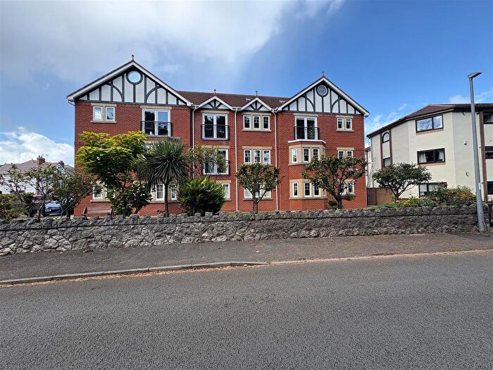 2 Bedroom Flat For Sale In Llannerch Road East, Rhos On Sea, LL28