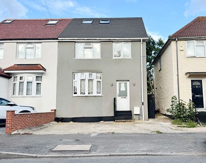 6 Bedroom Semi-Detached House For Sale In York Avenue, Hayes, UB3