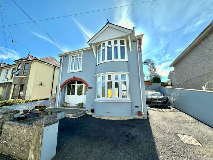 3 Bedroom House For Sale In Llanybydder, SA40