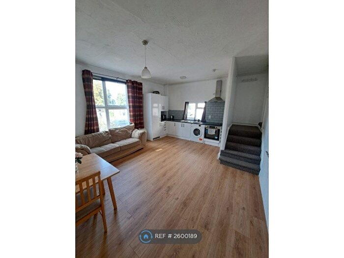 2 Bedroom Flat To Rent In Midland Road, Gloucester, GL1