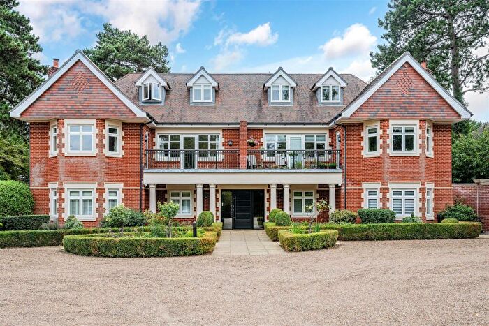 2 Bedroom Apartment For Sale In Copthill Lane, Kingswood, Tadworth, KT20
