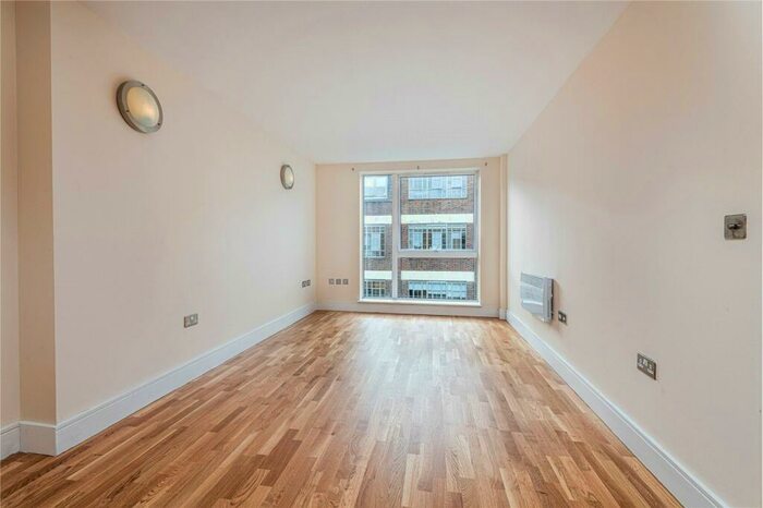 1 Bedroom Apartment To Rent In Peckham Grove, SE15