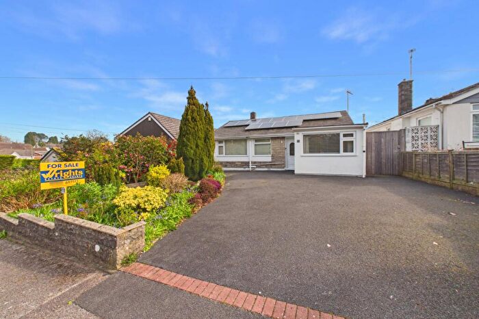 3 Bedroom Bungalow For Sale In Lewesdon Drive, Broadstone, Dorset, BH18