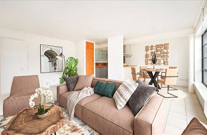 2 Bedroom Property To Rent In Penthouse Apartment, New Wharf Road, London, N1