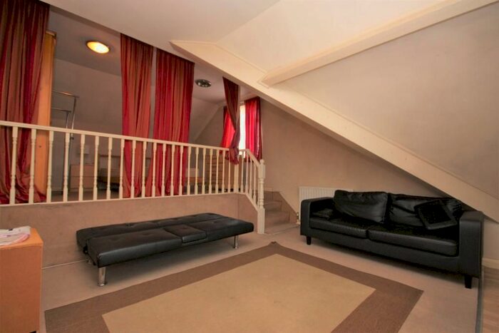 Studio To Rent In Old Oak Road, East Acton, London, W3