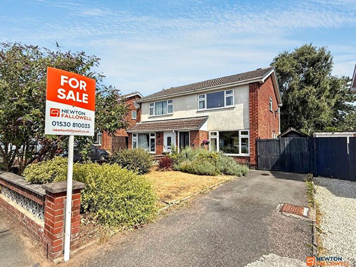 3 Bedroom Semi-Detached House For Sale In Parkdale, Ibstock, LE67