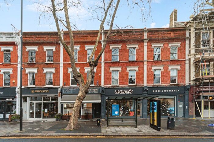 2 Bedroom Flat To Rent In Chiswick High Road, Bedford Park, W4