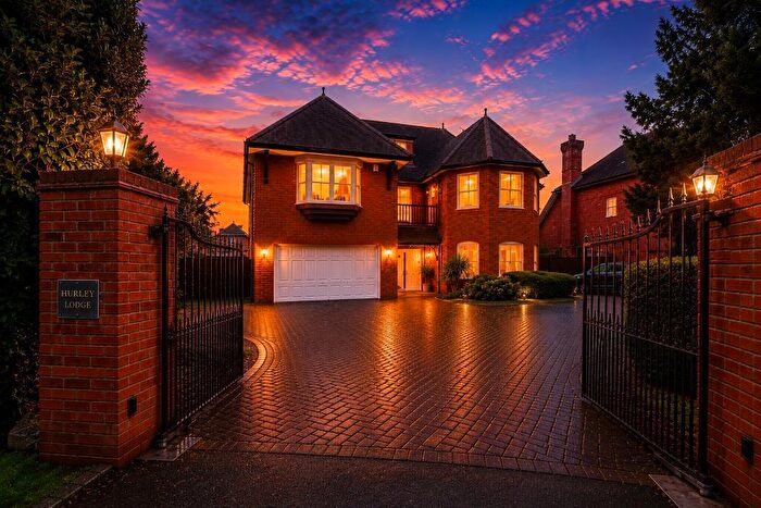 6 Bedroom Detached House For Sale In Bench Manor Crescent, Chalfont St Peter, Gerrards Cross, SL9