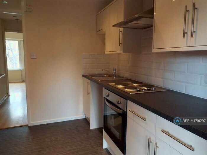 1 Bedroom Flat To Rent In Summerseat Close, Salford, M5