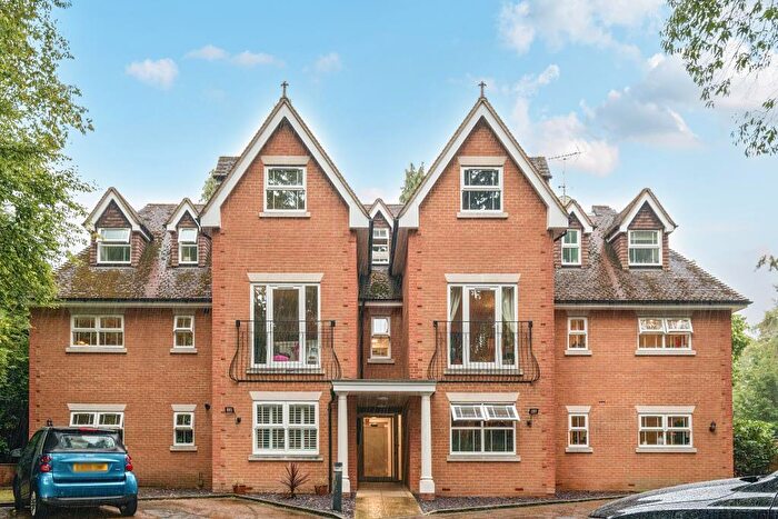 2 Bedroom Flat For Sale In Camberley, Surrey, GU15