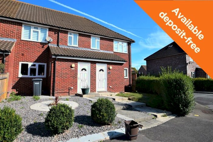 3 Bedroom Semi-Detached House To Rent In Pets Considered, SO50