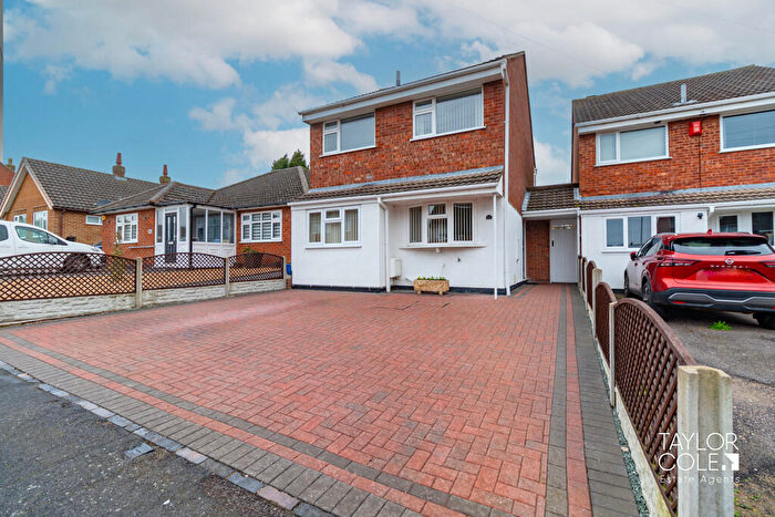 3 Bedroom Detached House For Sale In Stephenson Close, Glascote, B77