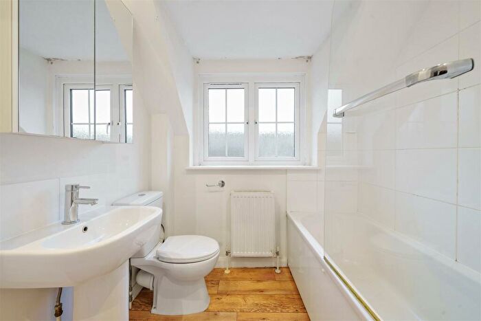 3 Bedroom Detached House For Sale In Dorking Road, Tadworth, KT20