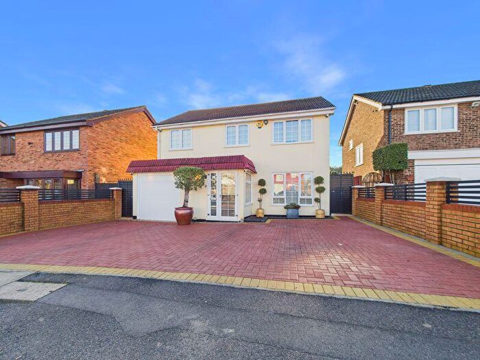 4 Bedroom Detached House For Sale In St. Pauls Close, South Ockendon, RM15